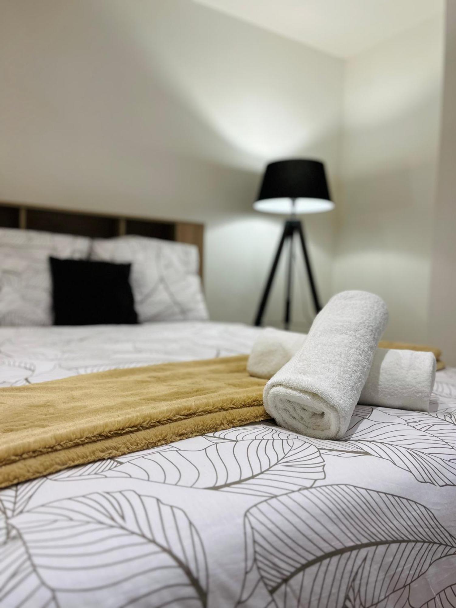 La Ruche Arrageoise - Parking Gratuit - Cozy - Grand Lit - Long Sejour Apartment Arras Exterior photo